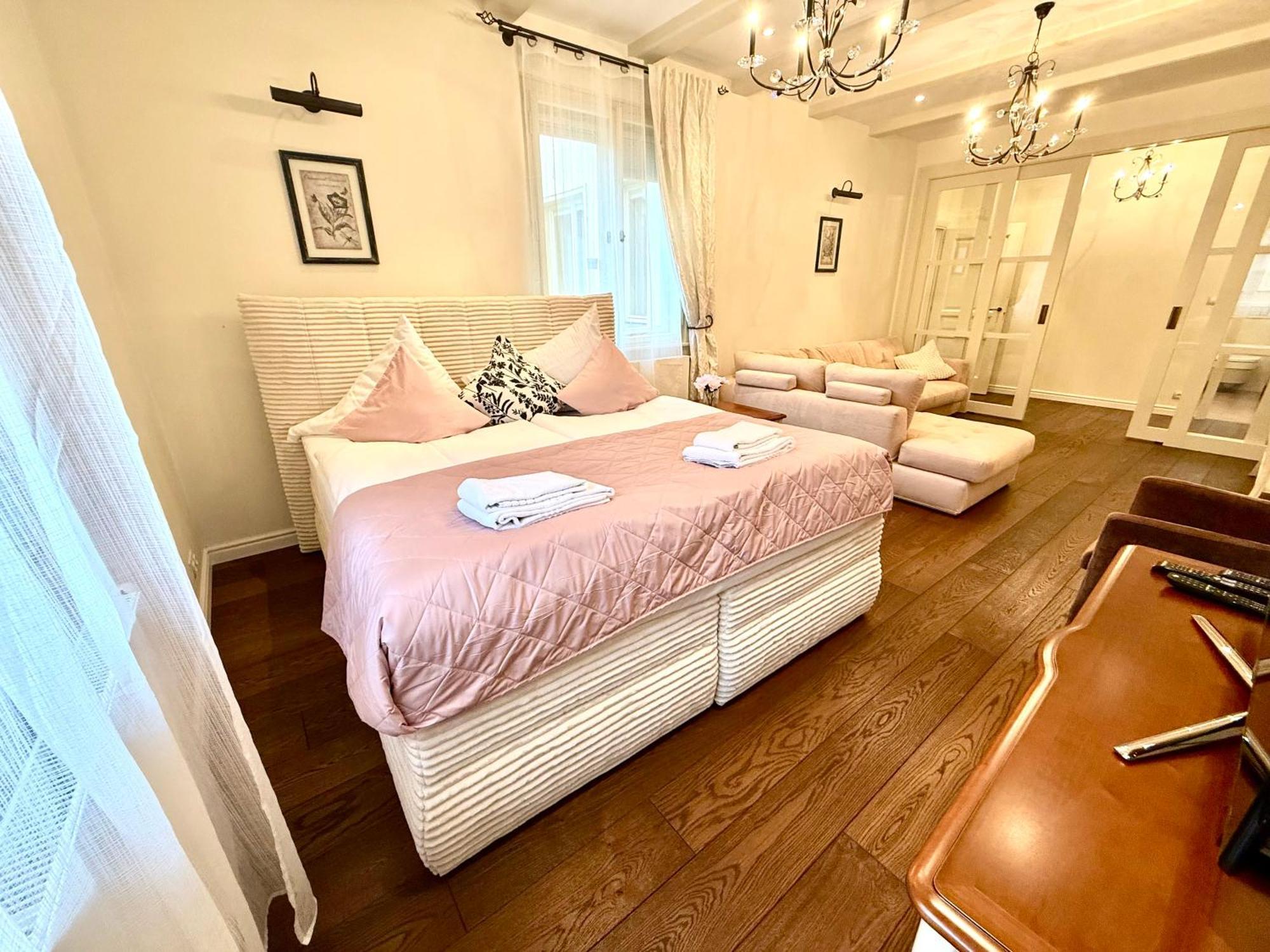 Appartamento Unique Charles Bridge 2bdr Apartment. Praga