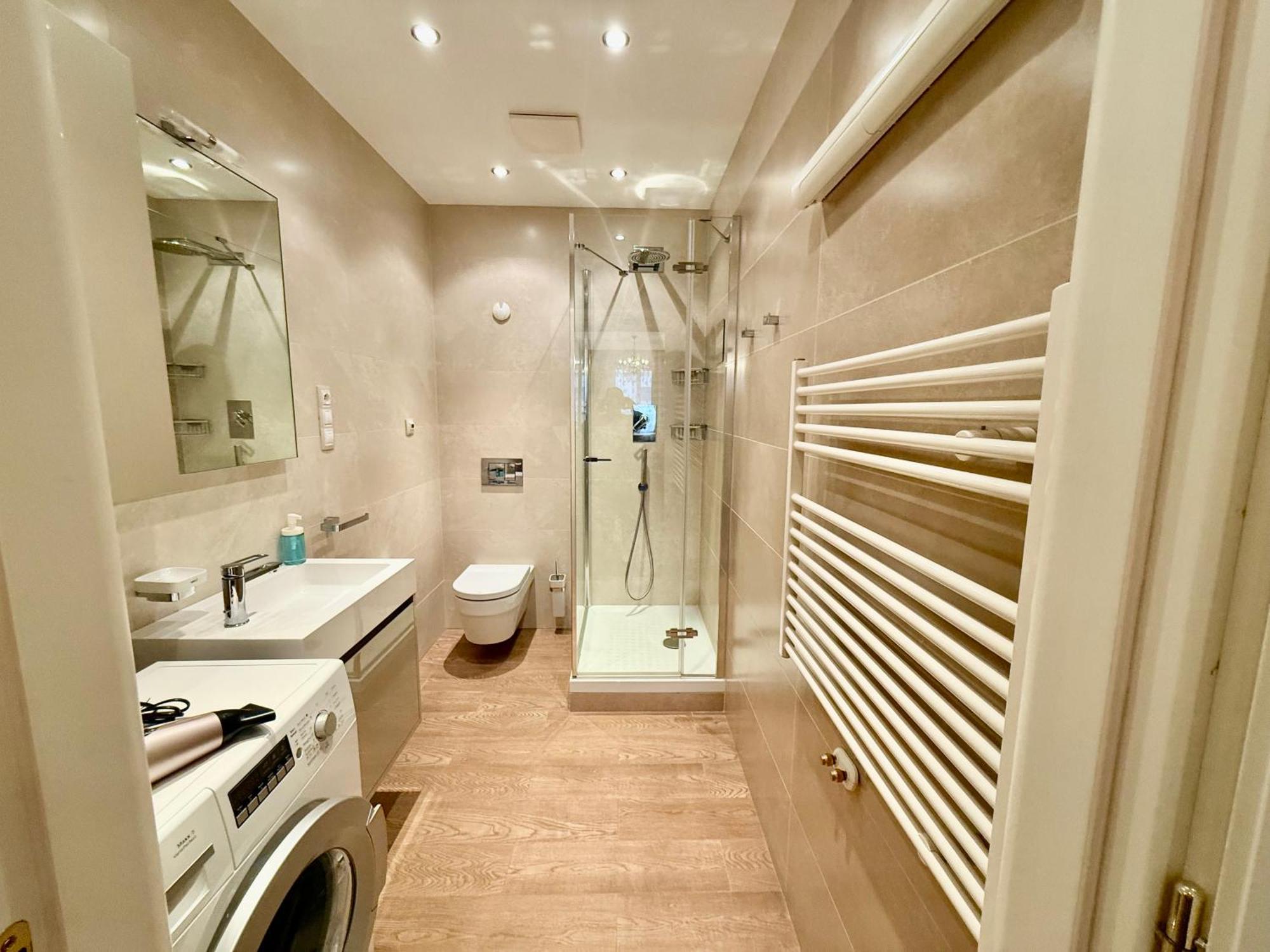 Unique Charles Bridge 2bdr Apartment. Апартаменти Прага