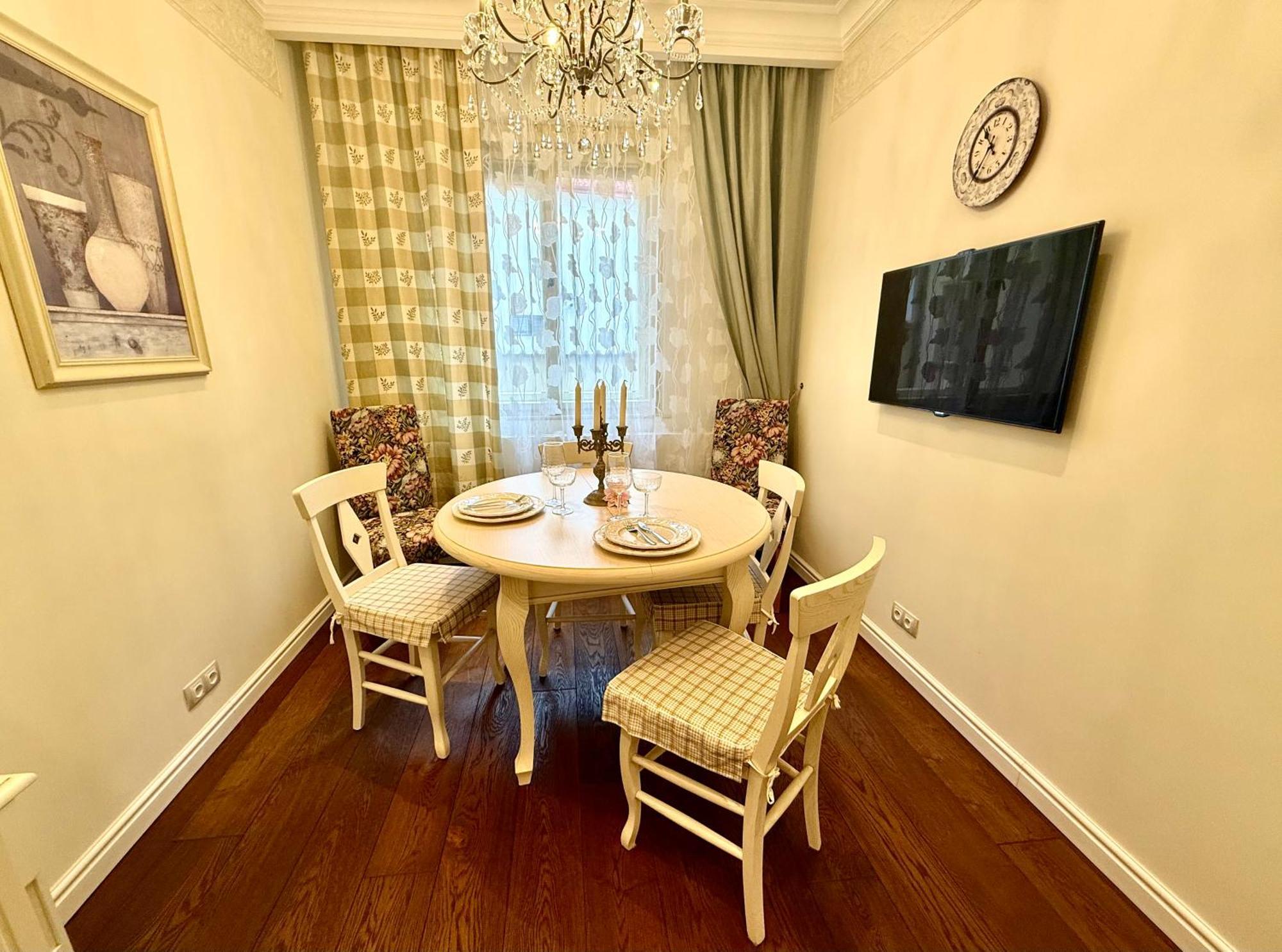Апартаменти Unique Charles Bridge 2bdr Apartment.