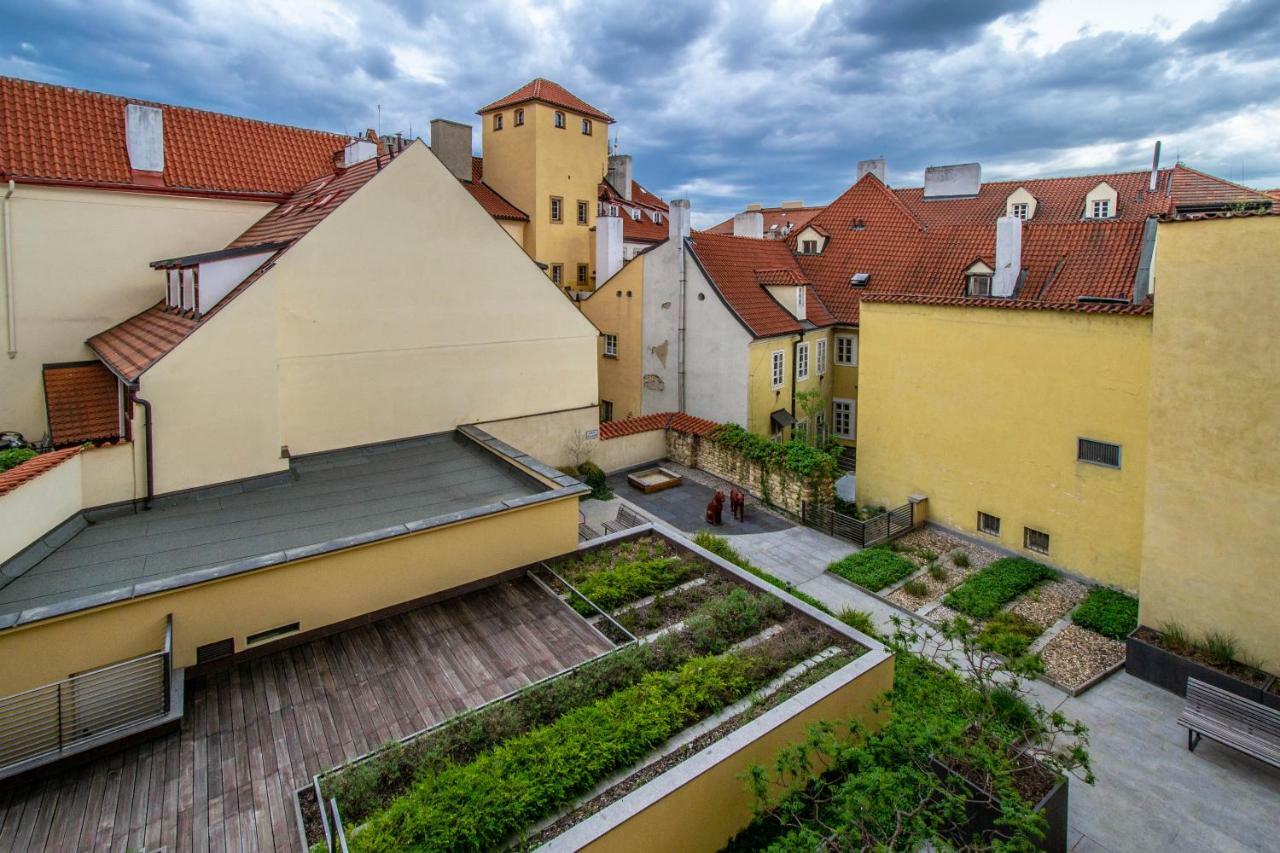 Апартаменти Unique Charles Bridge 2bdr Apartment. Прага