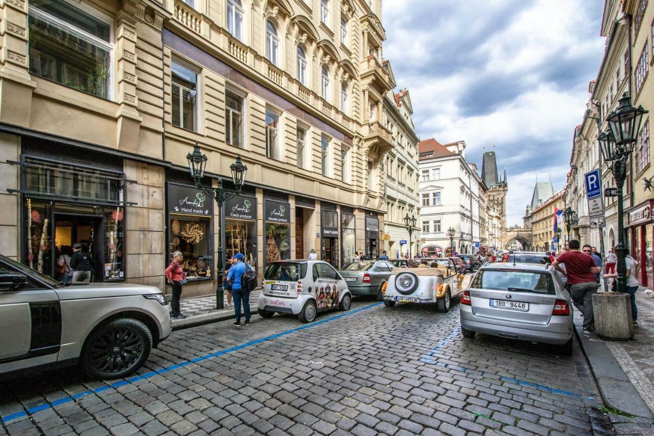Unique Charles Bridge 2bdr Apartment. Прага