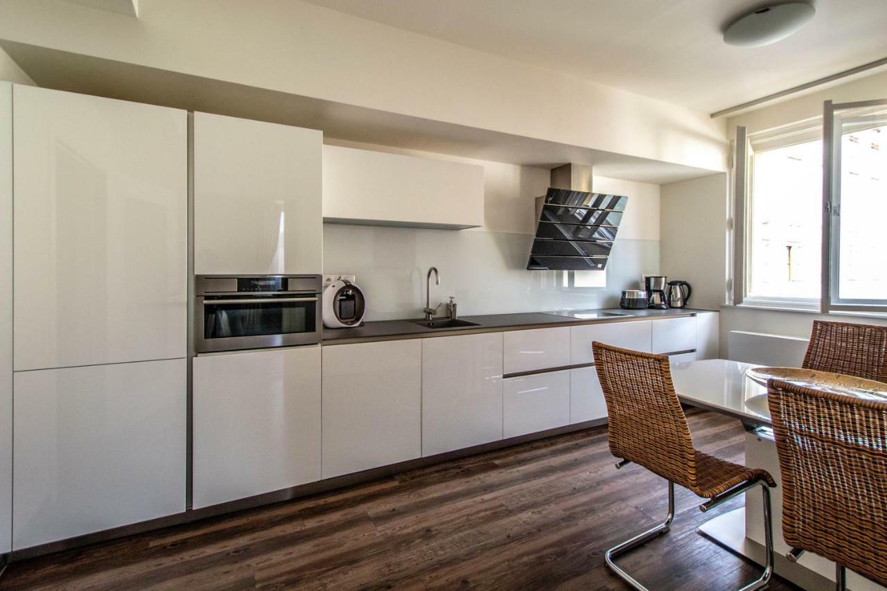 Unique Charles Bridge 2bdr Apartment. Апартаменти